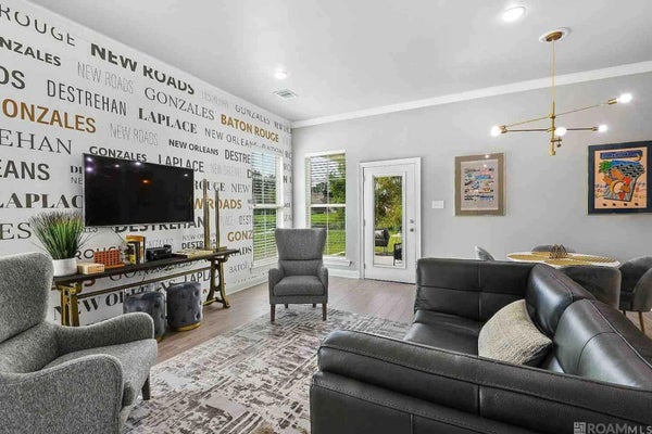 8116 VILLAGE LAKE AVE, BATON ROUGE, LA 70820 - Image c8a0b5cb8d6ed2bb170bbf9b0527067a/1083365318