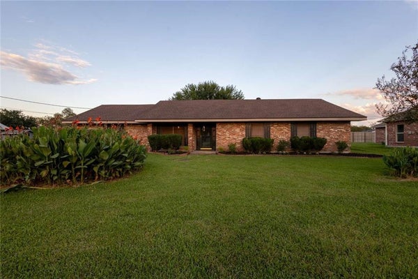 1617 PALERMO DR, SULPHUR, LA 70663 - Image d0687dd8e337c01fb3392c2fff90a4b2/1110076823