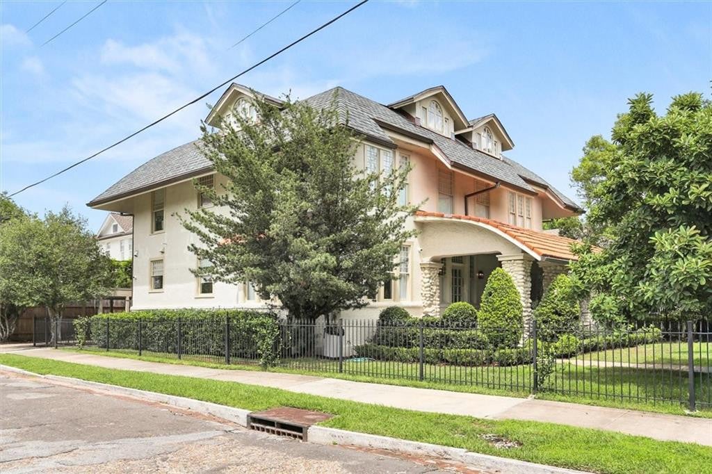 5829 Hurst St, New Orleans, LA, 70115, USA, 6 Bedrooms Bedrooms, ,5 BathroomsBathrooms,Residential,Active,5829 Hurst St,2560004