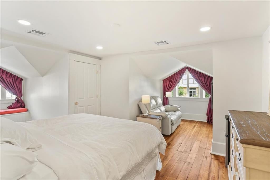 5829 Hurst St, New Orleans, LA, 70115, USA, 6 Bedrooms Bedrooms, ,5 BathroomsBathrooms,Residential,Active,5829 Hurst St,2560004