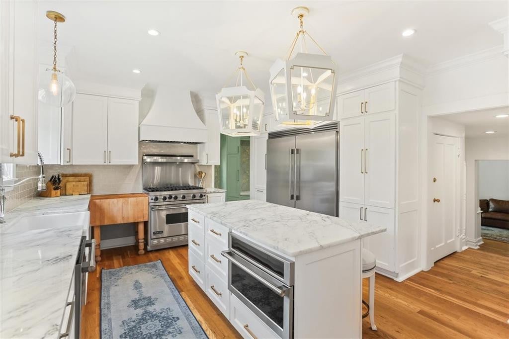 5829 Hurst St, New Orleans, LA, 70115, USA, 6 Bedrooms Bedrooms, ,5 BathroomsBathrooms,Residential,Active,5829 Hurst St,2560004