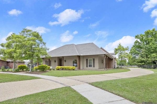 4279 CYPRESS POINTE DR, ZACHARY, LA 70791 - Image e3ea9ab3bcdb2f6eee042fabf519b6c3/1836862871