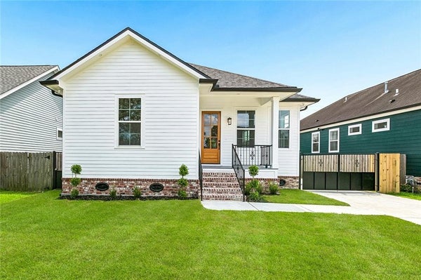 129 SEAL DR, ARABI, LA 70032 - Image f63bdff6399b014acf1bf723cd0ed1e8/77925869
