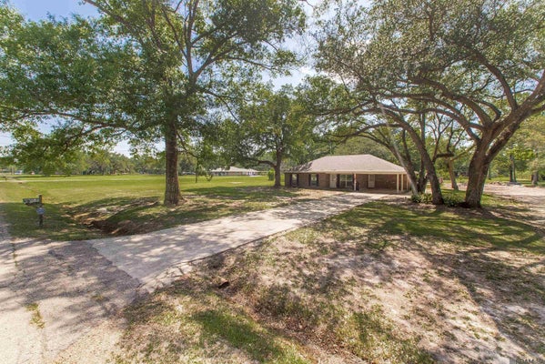 25735 OAK ALY, HOLDEN, LA 70744 - Image f9b2792babc70fb7e0192a7a44bafcfc/3517390787