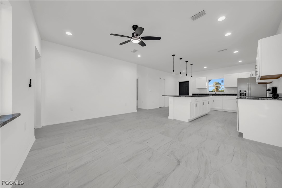 861 Chicago Street E