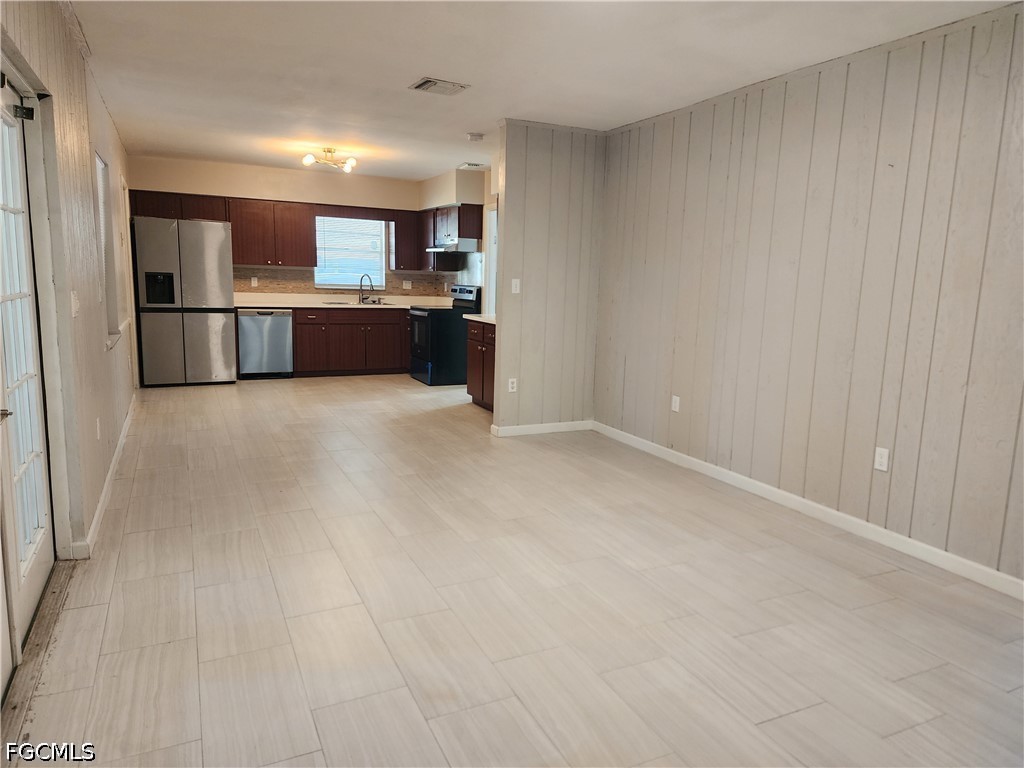 111 E Sugarland Circle