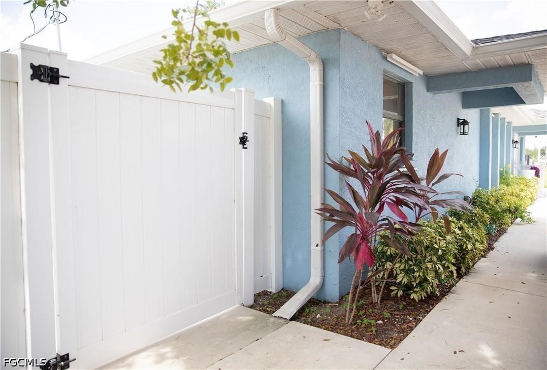 2826 Santa Barbara Boulevard