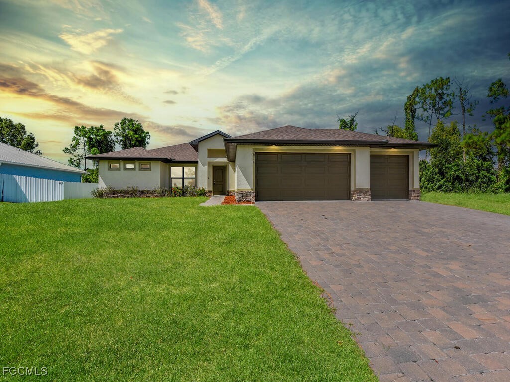3916 NE 8th Place