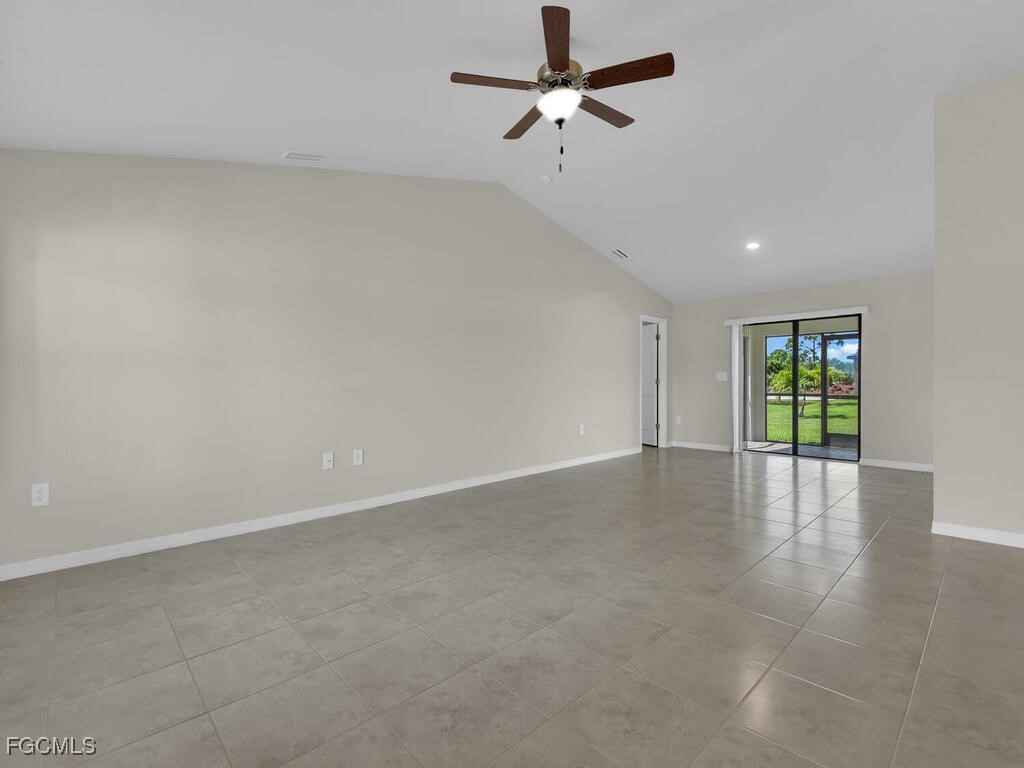 3916 NE 8th Place