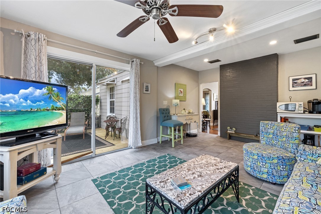 1451 Maravilla Avenue