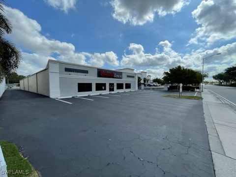 2665 Davis Boulevard S Naples FL 34104