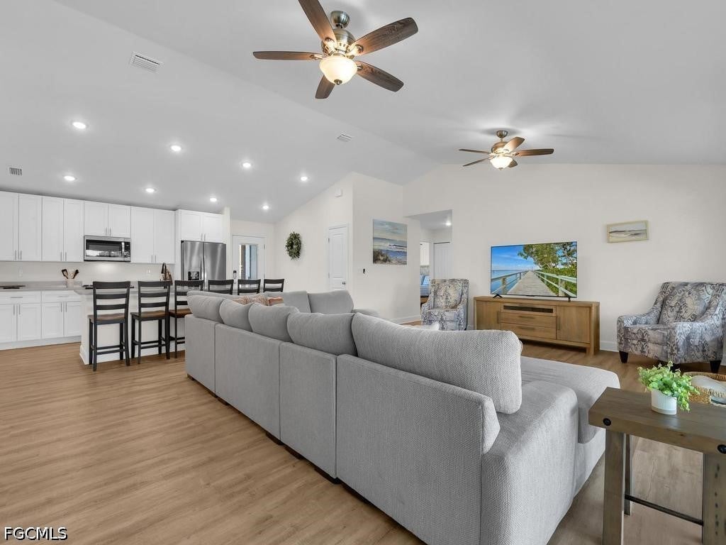 3505 SW 8th Court