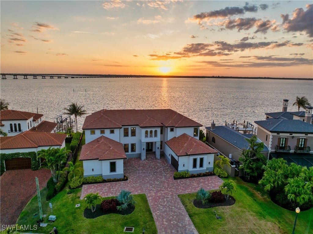 3924 W Riverside Drive