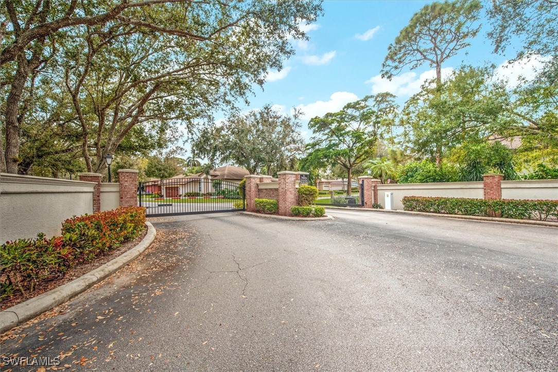15600 Willow Oak Court