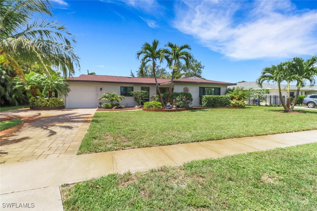1015 El Valle Avenue
