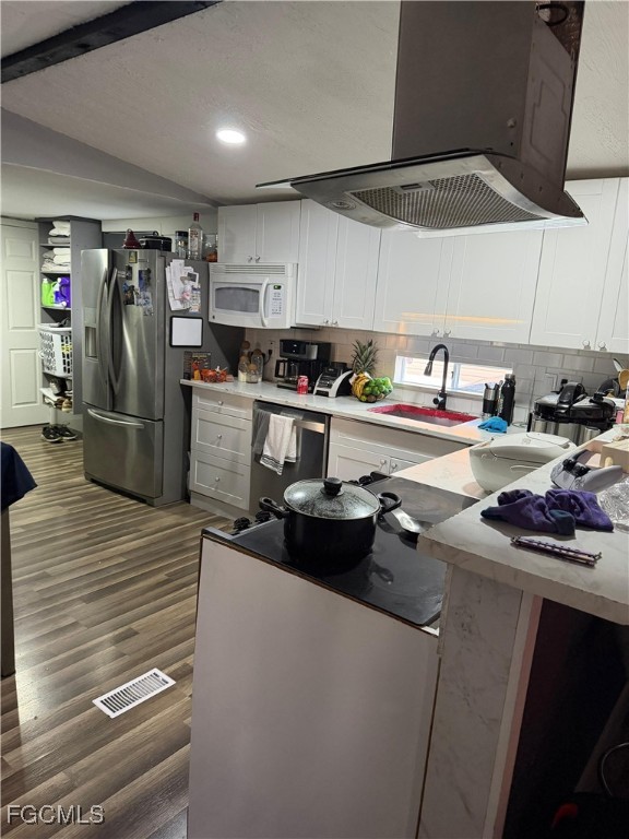 1011 Della Tobias Avenue