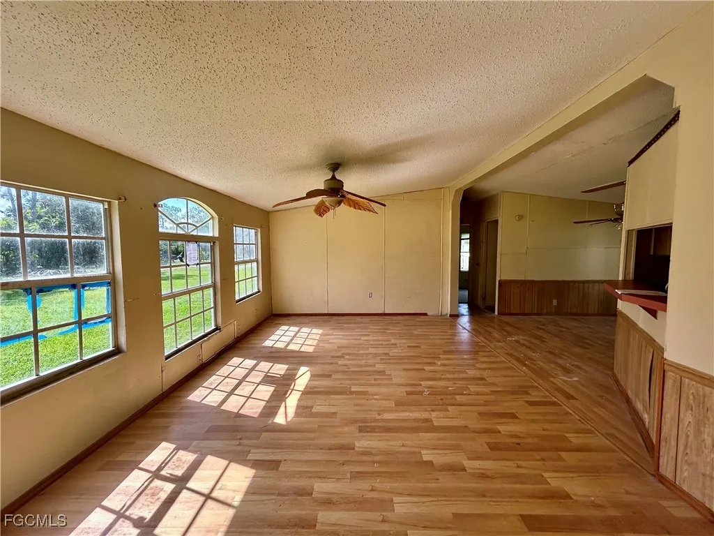 North Fort Myers, Florida 33917, United States, 3 Bedrooms Bedrooms, ,2 BathroomsBathrooms,Residential,Pending,207542