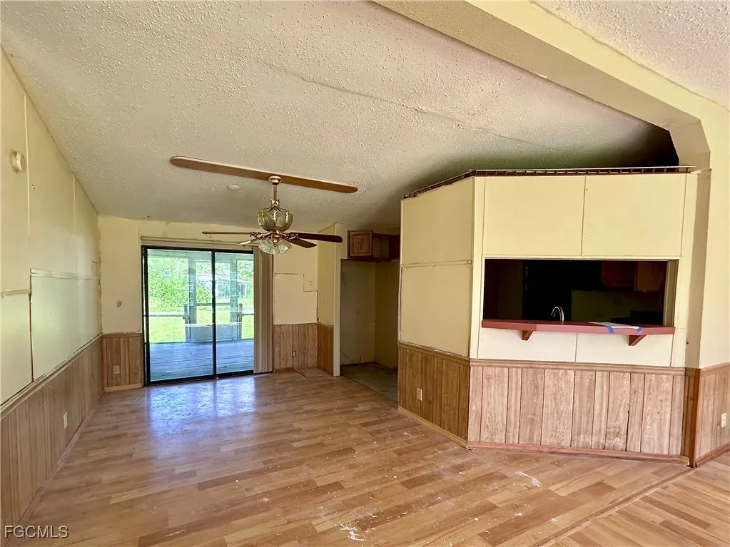 North Fort Myers, Florida 33917, United States, 3 Bedrooms Bedrooms, ,2 BathroomsBathrooms,Residential,Pending,207542