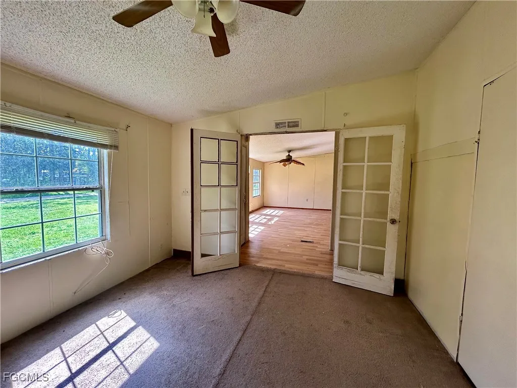 North Fort Myers, Florida 33917, United States, 3 Bedrooms Bedrooms, ,2 BathroomsBathrooms,Residential,Pending,207542