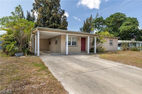 Tiny photo for 915 Hibiscus Lane, North Fort Myers, FL 33903 (MLS # 2026020264)