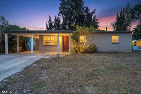 Tiny photo for 915 Hibiscus Lane, North Fort Myers, FL 33903 (MLS # 2026020264)