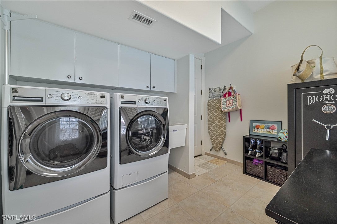 Cape Coral, Florida, 33904, United States, 3 Bedrooms Bedrooms, ,4 BathroomsBathrooms,Residential,Active,1770047