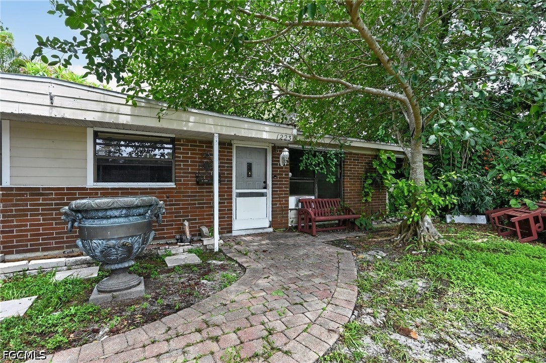 1223 Embassy Lane
