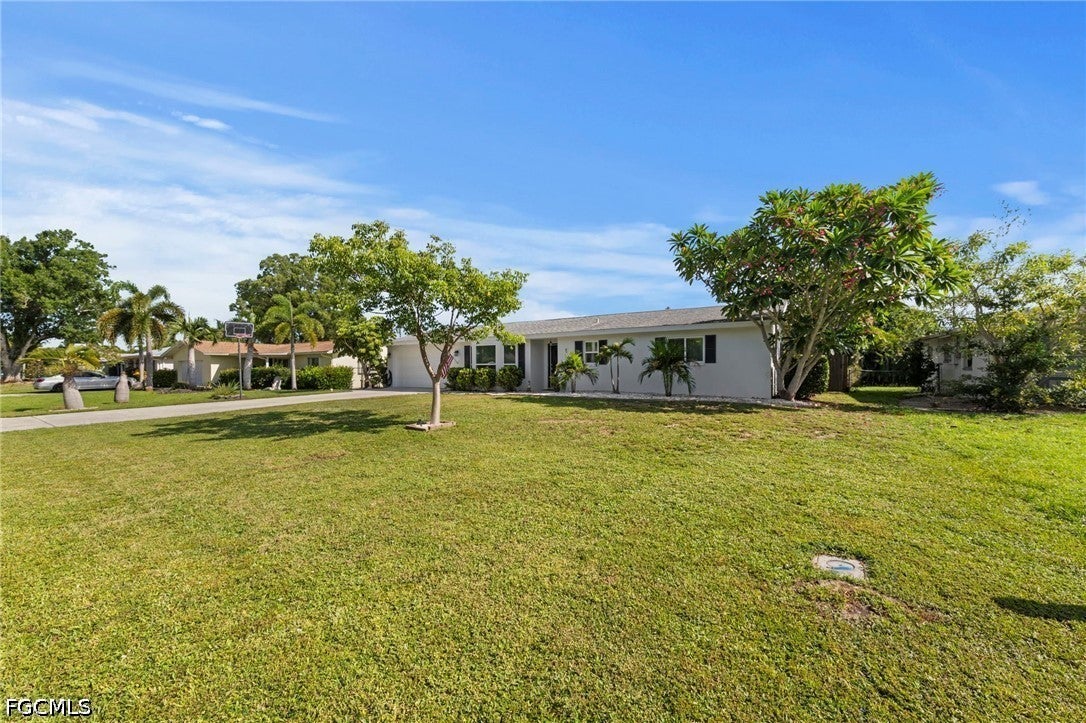 871 Entrada Drive S