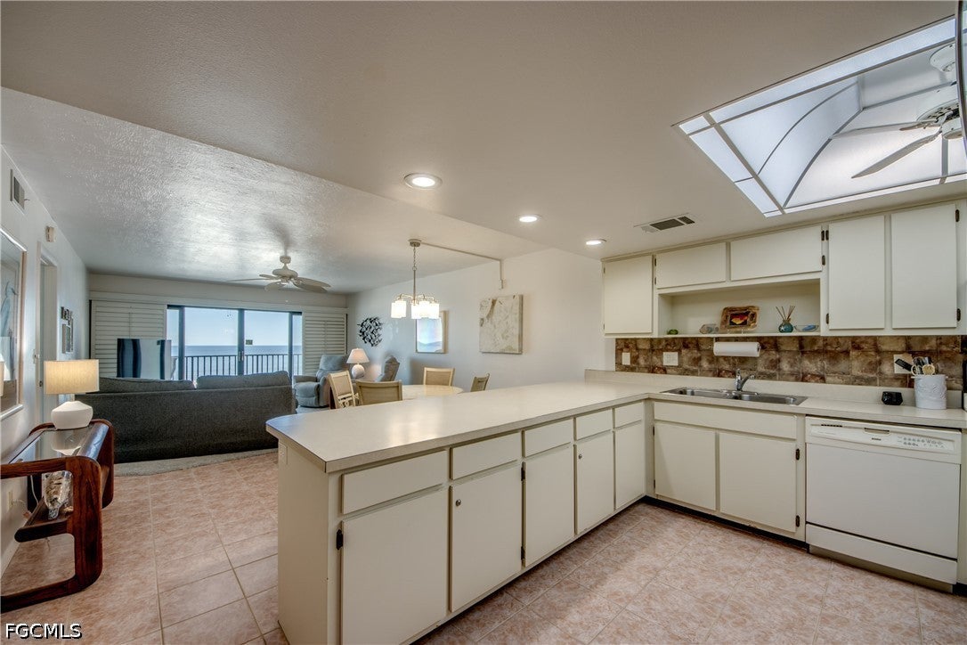 2532 Estero Boulevard 305