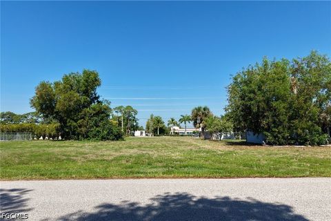 Photo of 212 SE Santa Barbara Place, Cape Coral, FL 33990 (MLS # 2026020012)