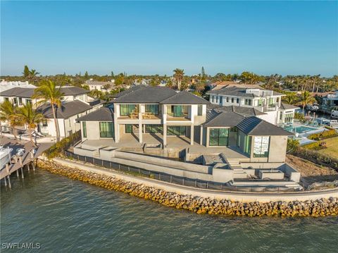 1640 Dolphin Court Naples FL 34102