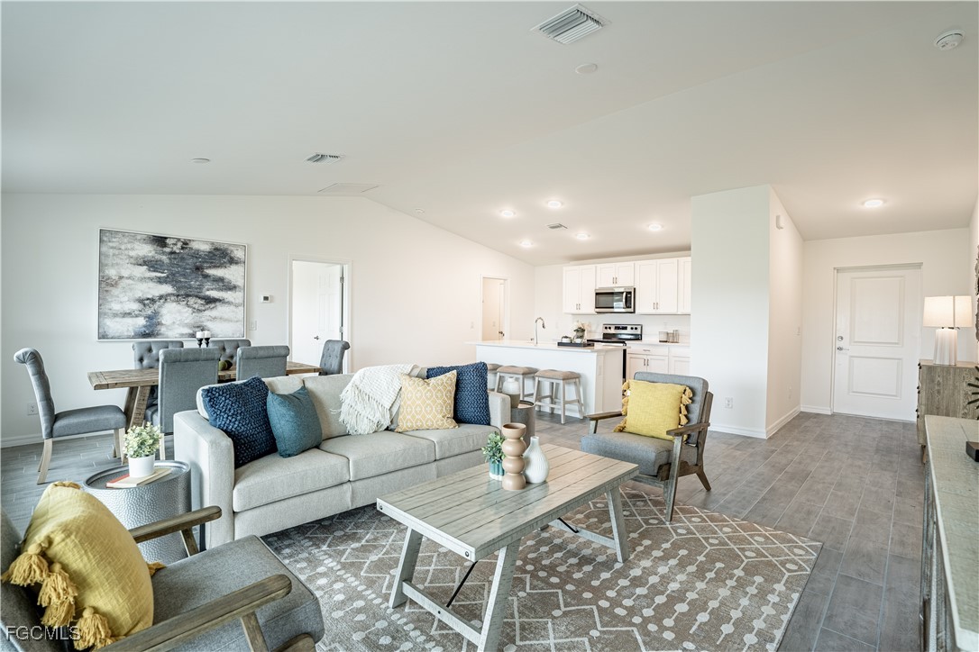 3717 NE 15th Place