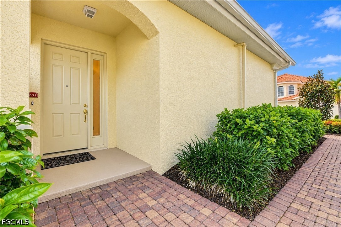 5924 Tarpon Gardens Circle 201
