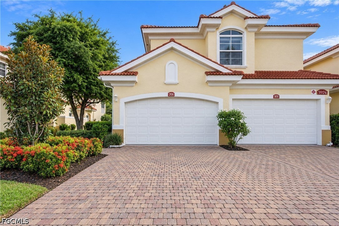5924 Tarpon Gardens Circle 201