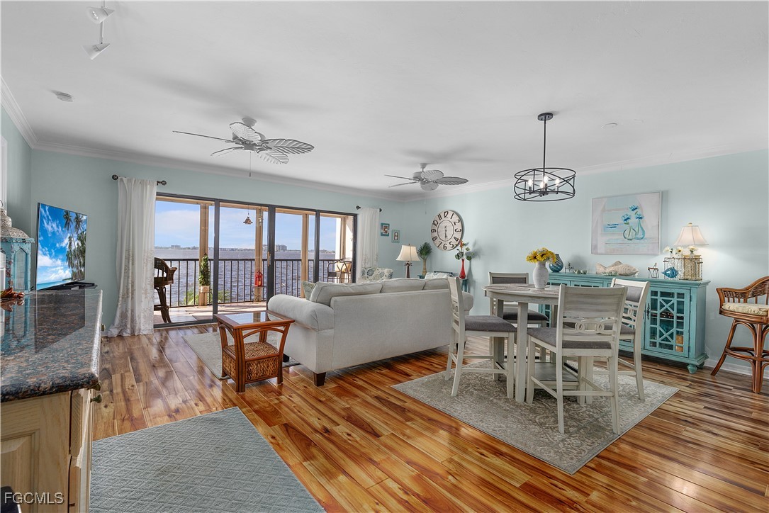 1925 Clifford Street 202