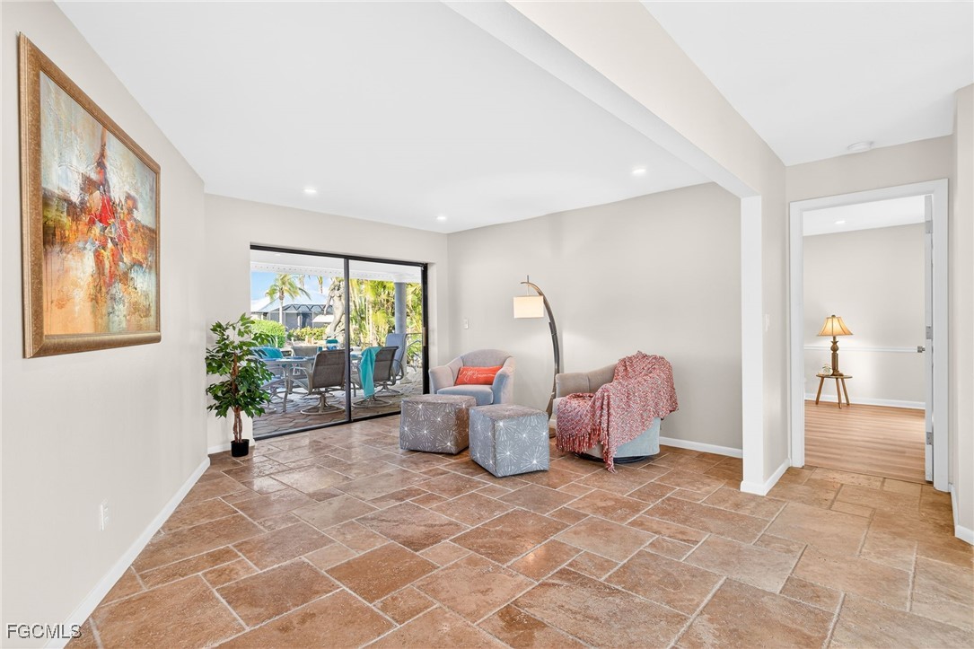 1221 SW 51st Terrace