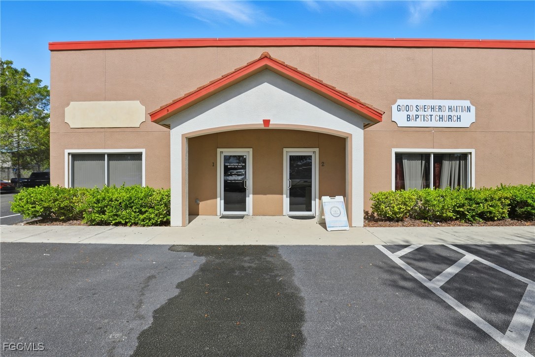 300 Leonard Boulevard N 1-2