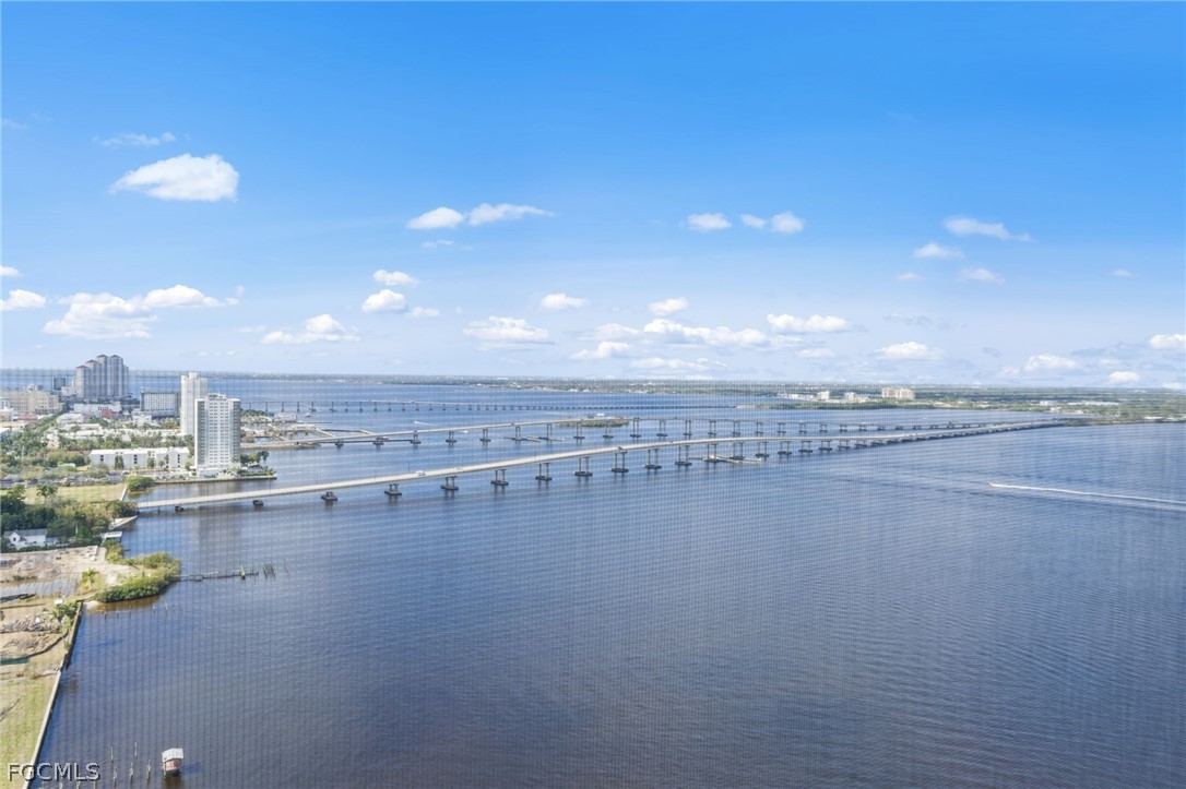 2743 1st Street 2703