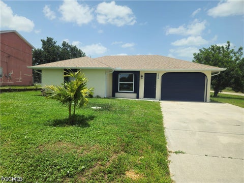 Photo of 4020 26th Street SW, Lehigh Acres, FL 33976 (MLS # 2026038311)