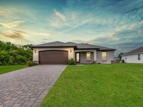 1700 NE 5th Place Cape Coral FL 33909