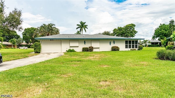 5541 WESTWIND LN, FORT MYERS, FL 33919 - Image 0e0713cc4e977a949acb9a3ba4d66ed7/288719058