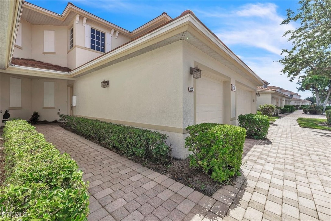 3080 Meandering Way 202