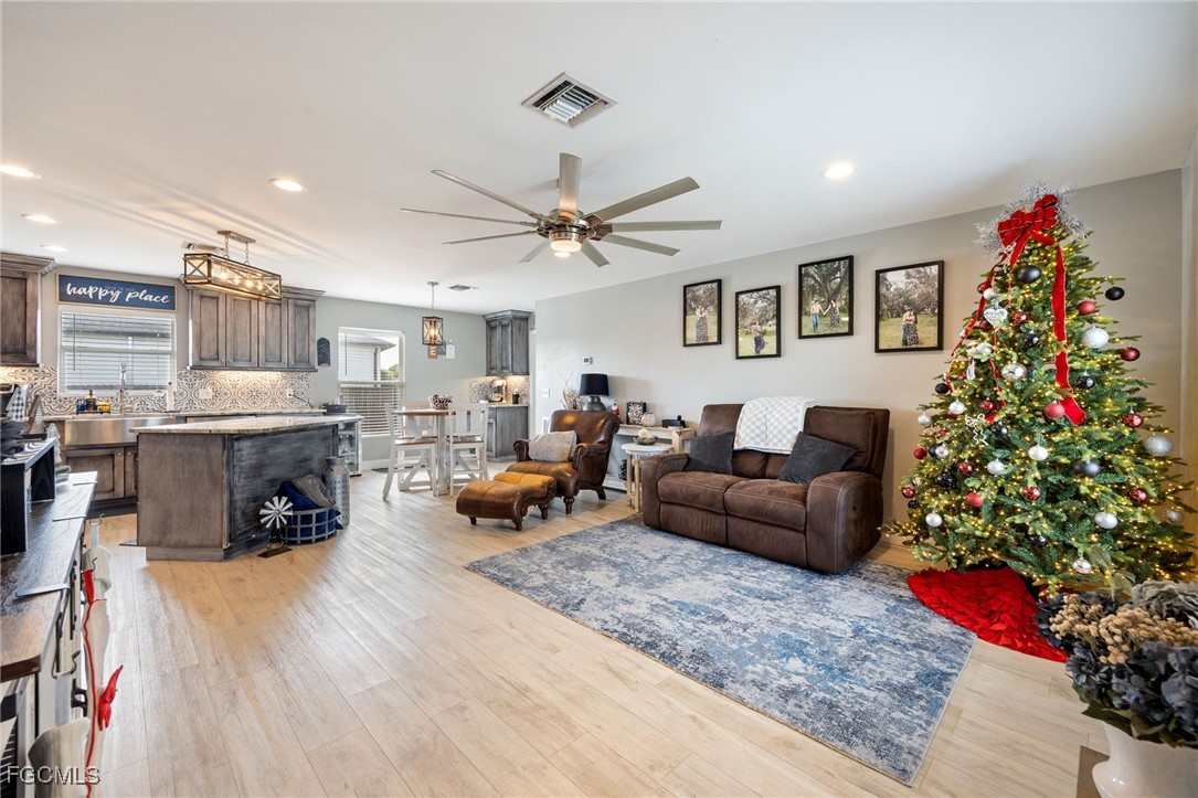 3004 W Briarwood Circle