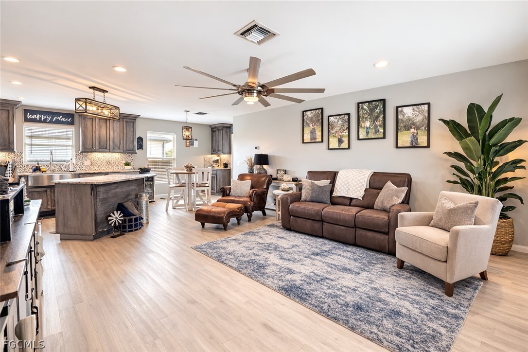 3004 W Briarwood Circle
