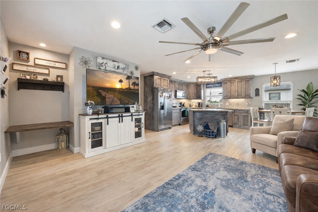 3004 W Briarwood Circle