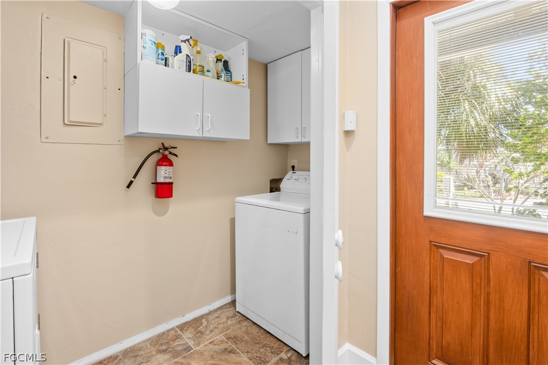 1813 Long Point Lane