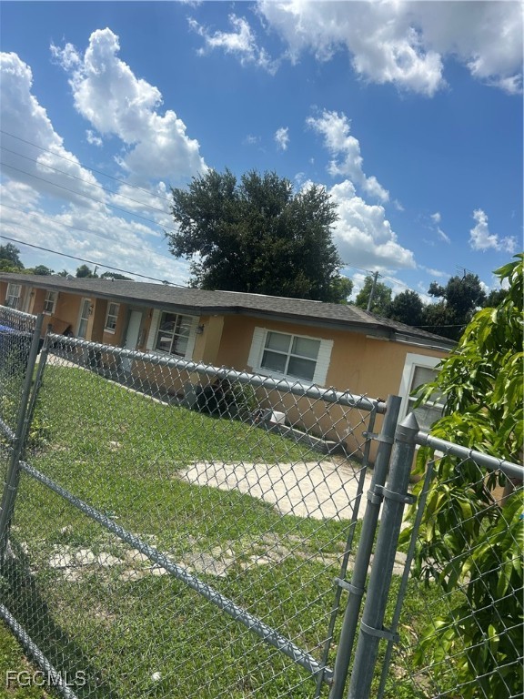 2403/2405 Stella Street