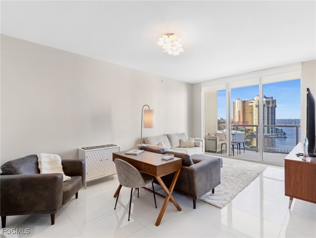 3000 Oasis Grand Boulevard 1206