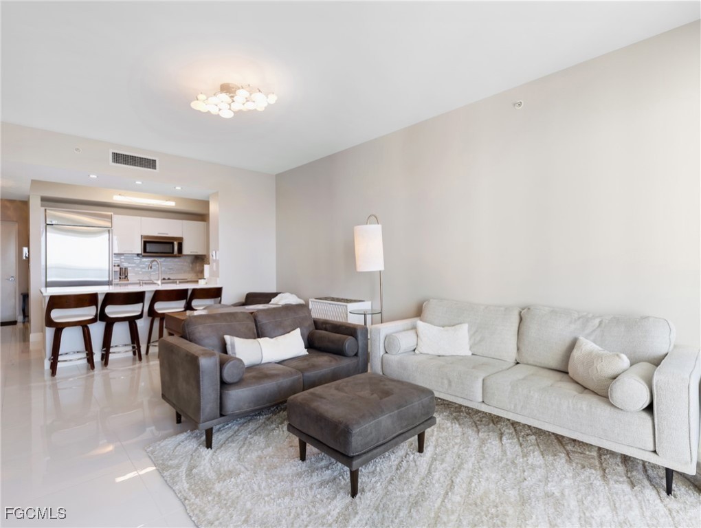 3000 Oasis Grand Boulevard 1206