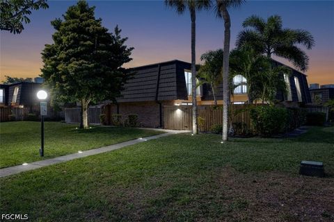 4039 Sandlewood Lane 4 Fort Myers FL 33907